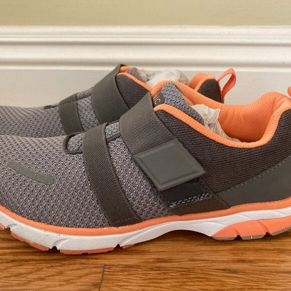 Vionic Sneakers NEW - Picture 1 of 3